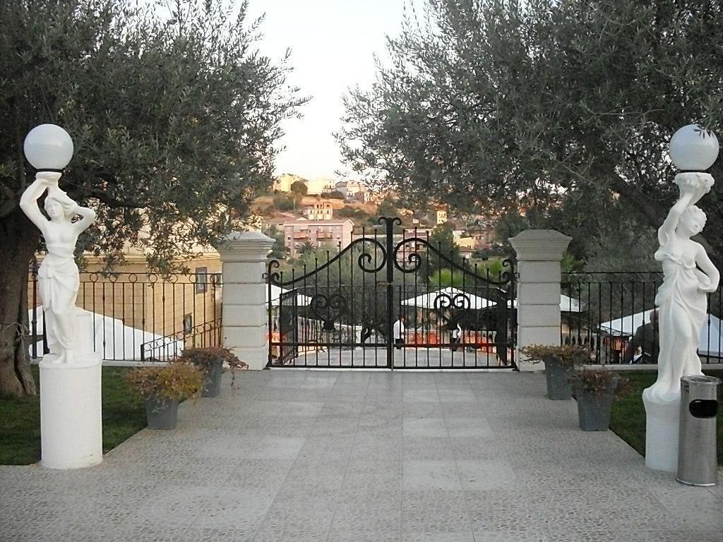 Parco Degli Ulivi Hotel Mirabella Imbaccari Buitenkant foto